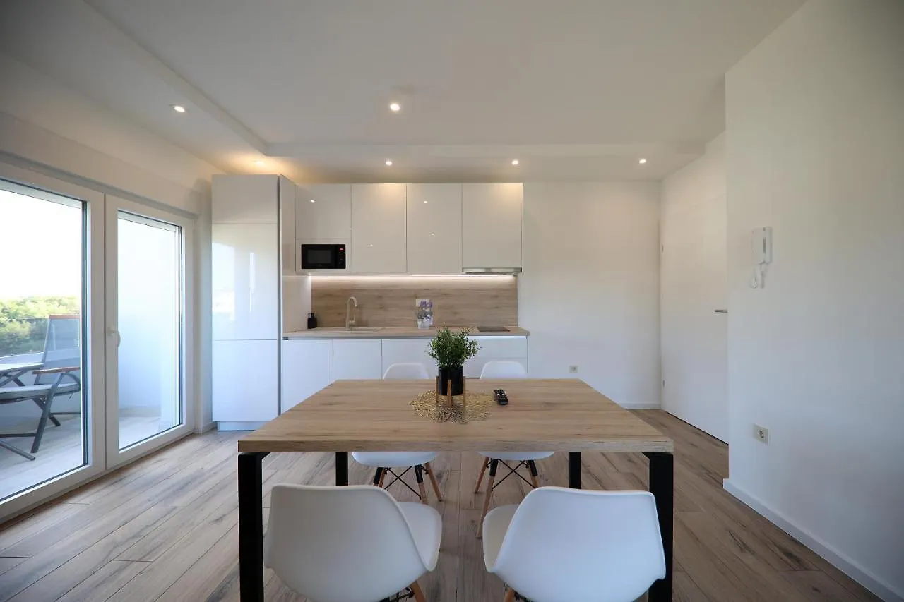 Apartmani Kiara Drage 0*,